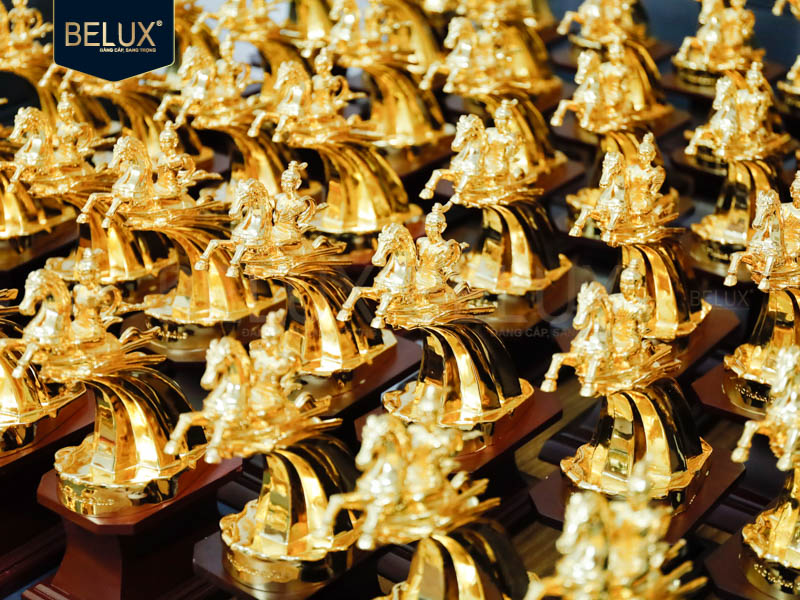 Lô tượng Thánh Gióng cao 21cm bằng đồng mạ vàng 24k thiết kế theo yêu cầu